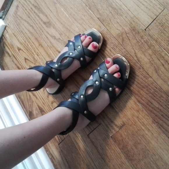 Pour LA Victoire sandals size 6. - Picture 3 of 8